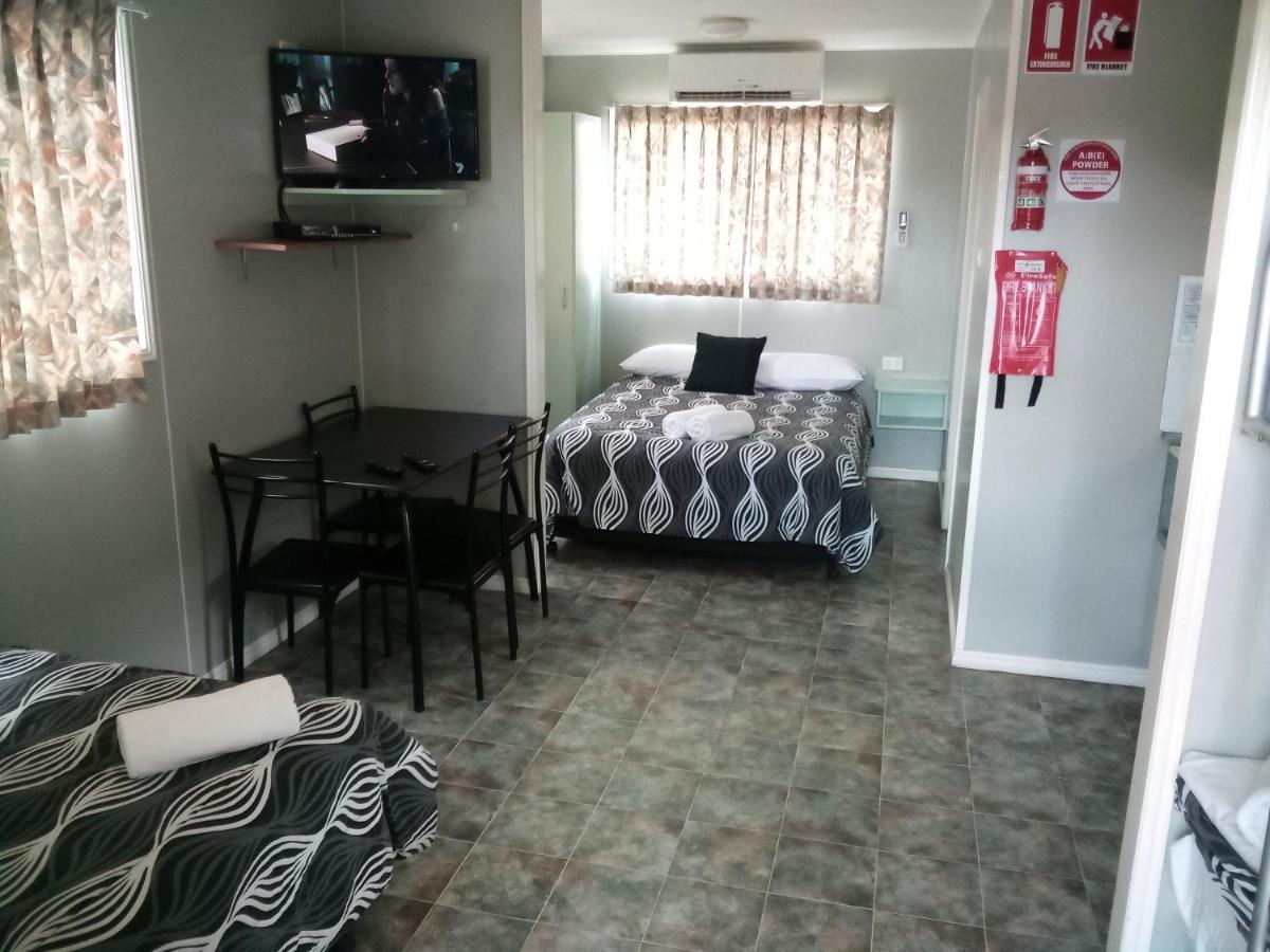 Bushchooks Travellers Village Bororen Zimmer foto